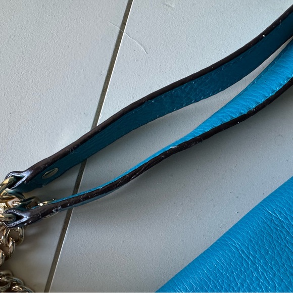 Michael Kors Turquoise Shoulder Bag with Gold Chain - Picture 7 of 8